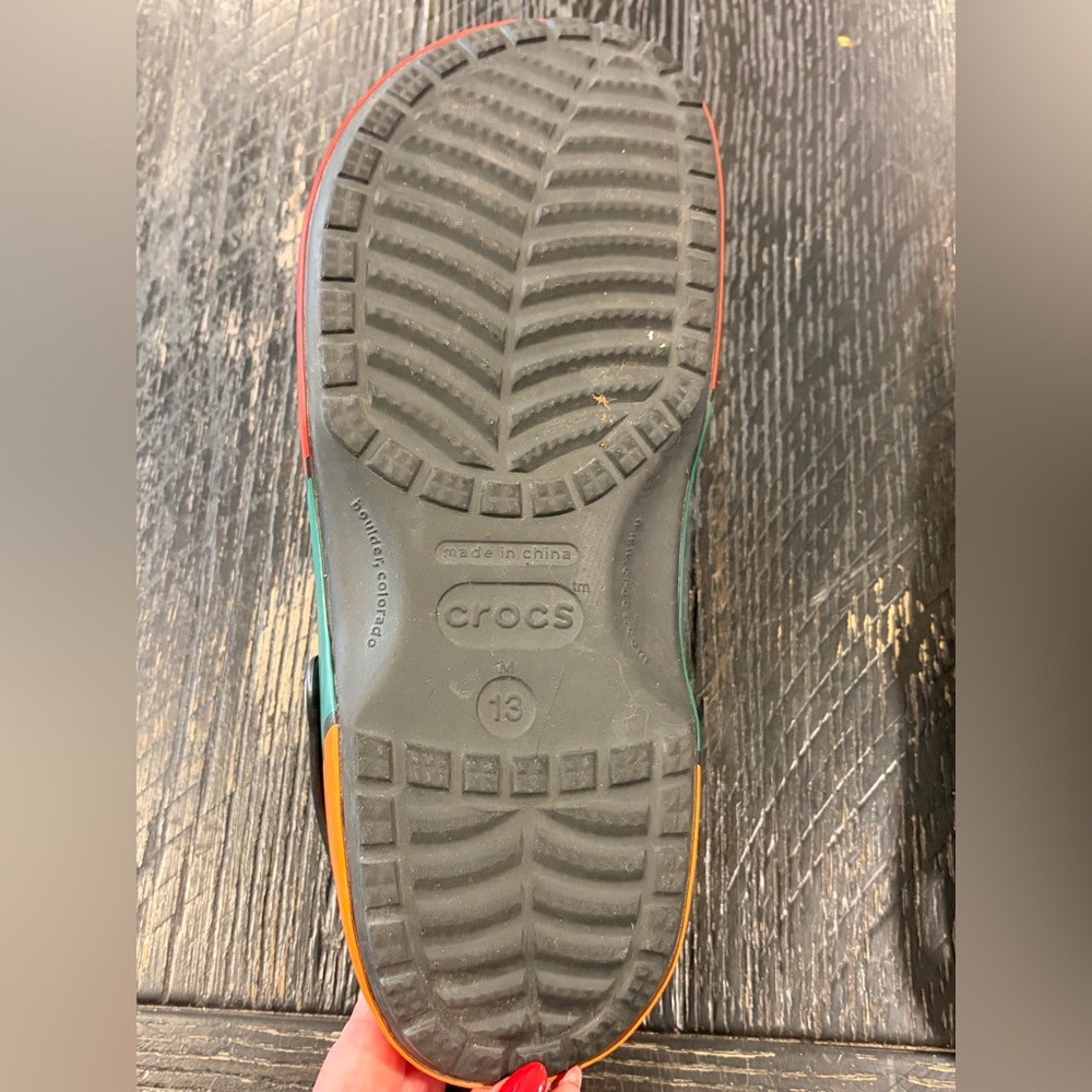 Men’s 7 Eleven Crocs like new size 13 - Picture 3 of 3
